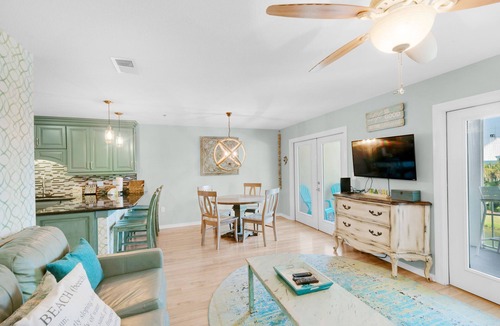 Gulf Place Condo | 🏖️LakeViews~Walk2Beach~ComplexPool~Updated~Gulf Place Caribbean 204