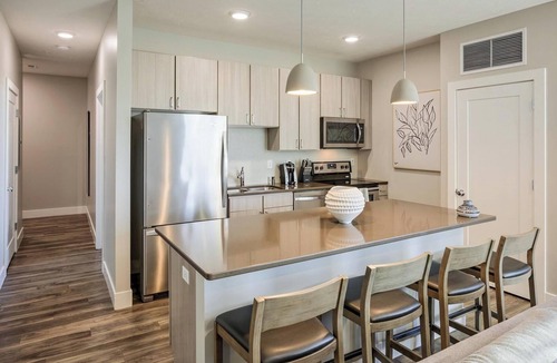 Newberry Apartment | Landing | Amazing 1BD, Gym, Pool