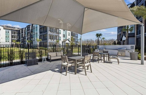 Wimauma Apartment | Landing | Amazing 2BD, Gym, Pool