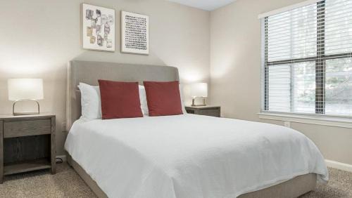 Southside Apartment | Landing at Bartram Park - 2 Bedrooms in Southside