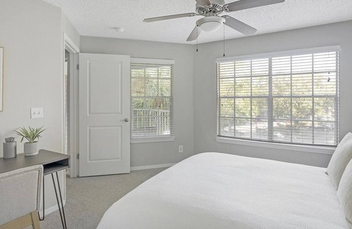 University Apartment | Landing at Caribbean Breeze - 1 Bedroom in University