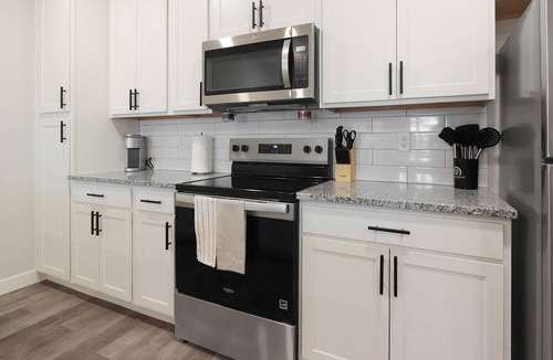 Beaufort Apartment | Landing | Beautiful 1BD, Gym