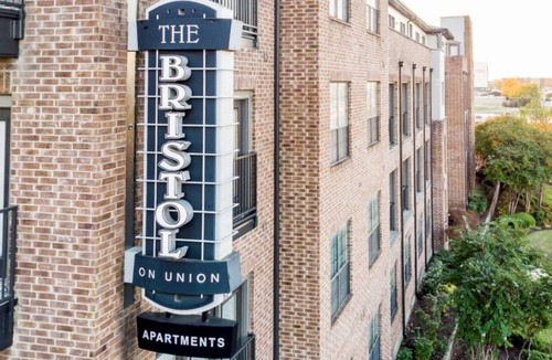 New Pathways Apartment | Landing | Beautiful 1BD, Pool, Gym