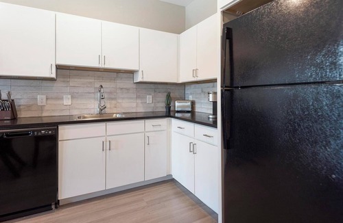 Pinch District Apartment | Landing | Beautiful 1BD, Pool, Rooftop Lounge
