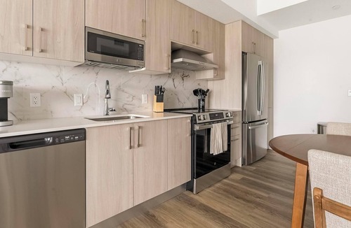 Overtown Apartment | Landing | Beautiful 1BD, Pool