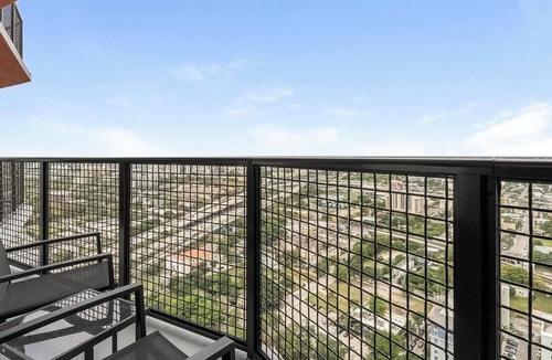 Overtown Apartment | Landing | Beautiful 1BD, Pool