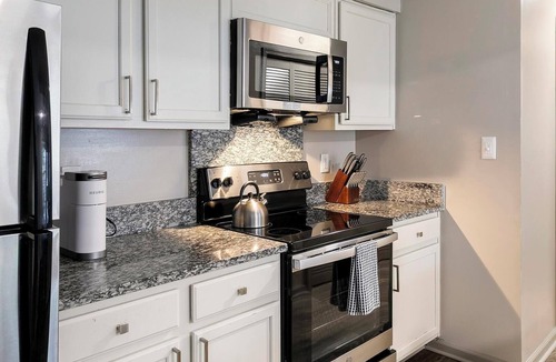 Crabtree Apartment | Landing | Beautiful 2BD, Clubhouse, Gym