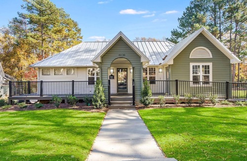 Crabtree Apartment | Landing | Beautiful 2BD, Clubhouse, Gym