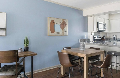 Crabtree Apartment | Landing | Beautiful 2BD, Tennis Court, Clubhouse