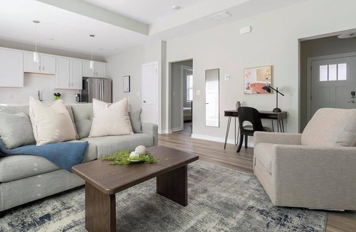 Newell Apartment | Landing | Beautiful 2BD, Gym, Courtyard