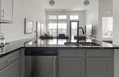 San Marco Apartment | Landing | Beautiful 1BD, Yoga Studio, Gym