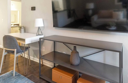Sunbeam Apartment | Landing | Chic 1BD, Courtyard, Gym