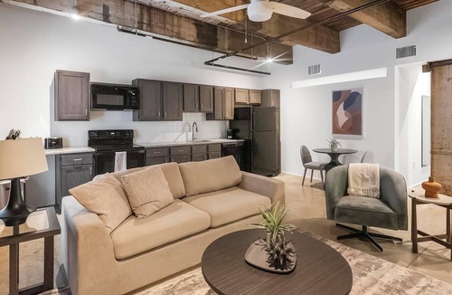 Downtown Memphis Apartment | Landing | Chic 1BD, Courtyard, Gym