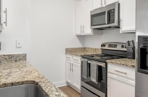 Buckhead Apartment | Landing | Chic 1BD, Game Room, Tennis Court