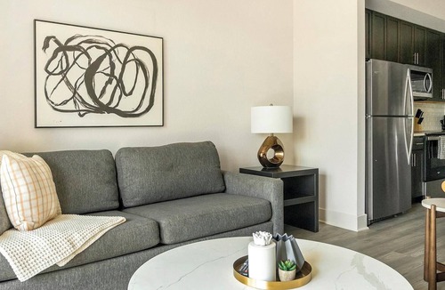 Palmetto Apartment | Landing | Chic 1BD, Gym, Pool