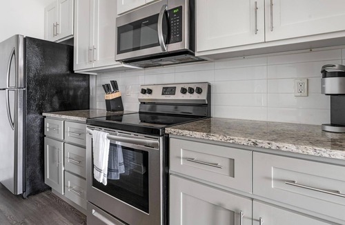 Venice Apartment | Landing | Chic 1BD, Pool, Clubhouse