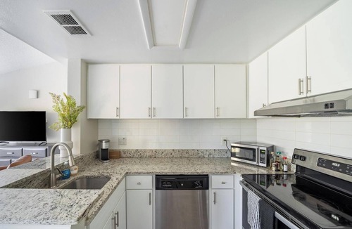 Interchange Square Apartment | Landing | Chic 1BD, Tennis Court, Gym