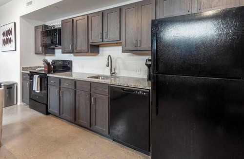 Downtown Memphis Apartment | Landing | Chic 2BD, Gym, Courtyard