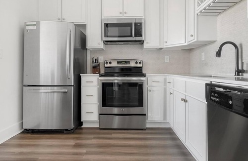 Cary Apartment | Landing | Chic 2BD, Pool, Gym