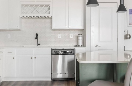 Cary Apartment | Landing | Chic 2BD, Pool, Gym