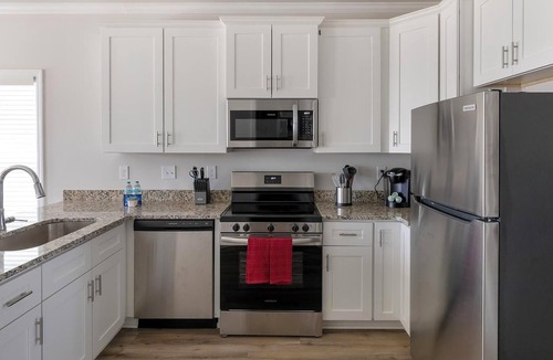 Huntsville Apartment | Landing | Incredible 1BD, Courtyard, Pool