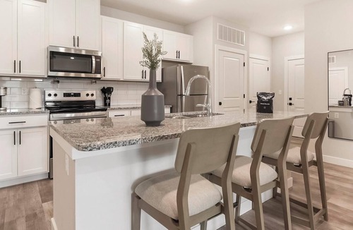 Beaufort Apartment | Landing | Incredible 2BD, Gym