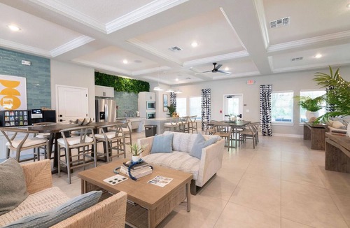 Newberry Apartment | Landing | Incredible 2BD, Gym, Pool