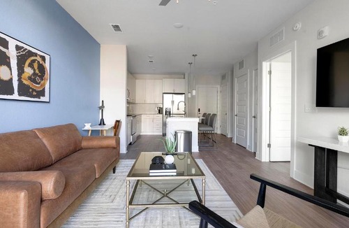 The Forum Apartment | Landing Modern 1BD Gym