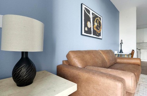 The Forum Apartment | Landing Modern 1BD Gym