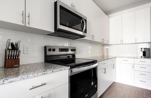 The Forum Apartment | Landing Modern 1BD Gym