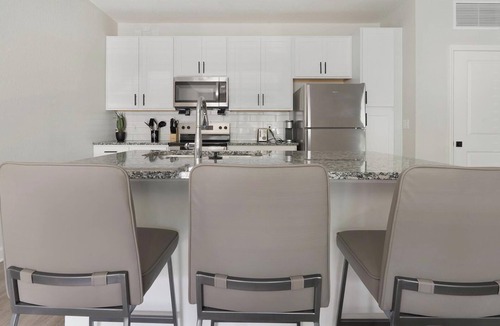 Port Malabar Apartment | Landing | Modern 1BD, Gym, Pool