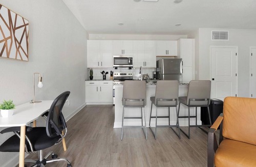 Port Malabar Apartment | Landing | Modern 1BD, Gym, Pool