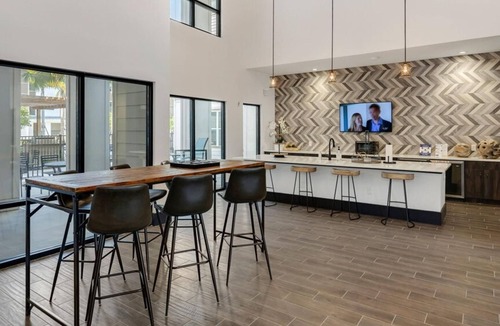 San Marco Apartment | Landing | Modern 1BD, Gym, Yoga Studio