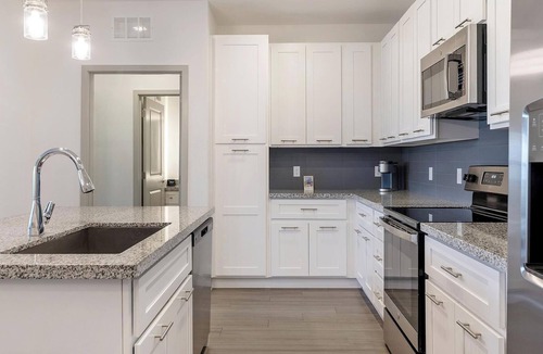 Apopka Apartment | Landing | Modern 2BD, Gym, Clubhouse