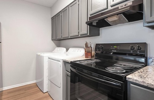 Cordova Apartment | Landing | Modern 2BD, Gym, Pool