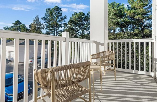 Fort Mill Apartment | Landing | Modern 2BD, Yoga Studio, Pool