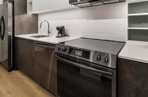 Washington Apartment | Landing | Modern Studio, Gym, Rooftop Lounge