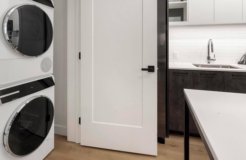 Washington Apartment | Landing | Modern Studio, Gym, Rooftop Lounge