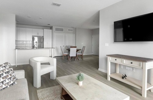 Sun City Center Apartment | Landing | Modern 2BD, Gym