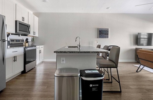 Port Malabar Apartment | Landing | Spectacular 1BD, Pool, Gym
