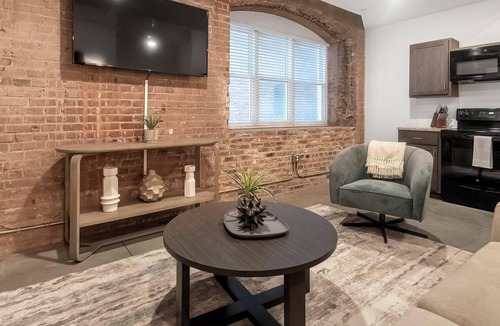 Downtown Memphis Apartment | Landing | Spectacular 1BD, Gym, Courtyard