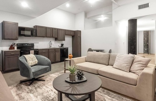 Downtown Memphis Apartment | Landing | Spectacular 1BD, Gym, Courtyard