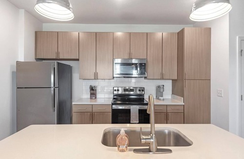 Cordova Apartment | Landing | Spectacular 1BD, Gym, Pool