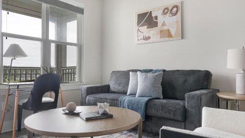 St. Johns Apartment | Landing Spectacular 2BD Gym