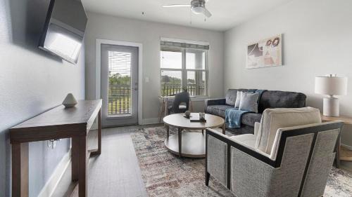 St. Johns Apartment | Landing Spectacular 2BD Gym