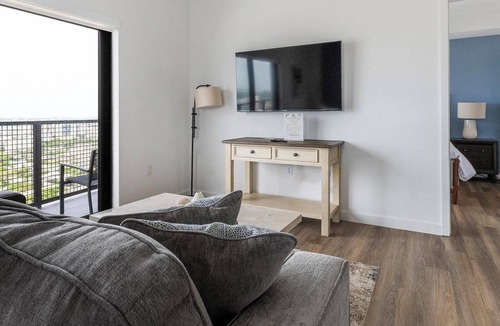 Overtown Apartment | Landing | Spectacular 2BD, Pool