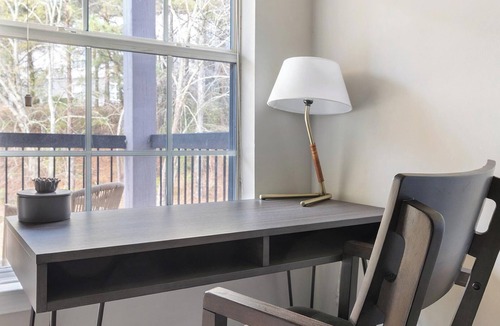 Stockbridge Apartment | Landing | Spectacular 2BD, Clubhouse, Gym