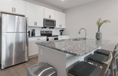 Port Malabar Apartment | Landing | Stunning 1BD, Gym, Pool
