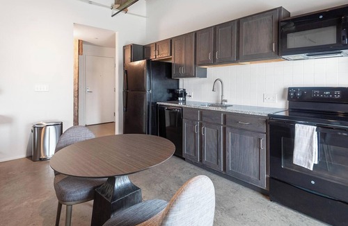 Downtown Memphis Apartment | Landing | Stunning 1BD, Gym, Courtyard