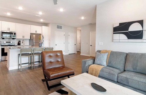 Port Malabar Apartment | Landing | Stunning 1BD, Pool, Gym